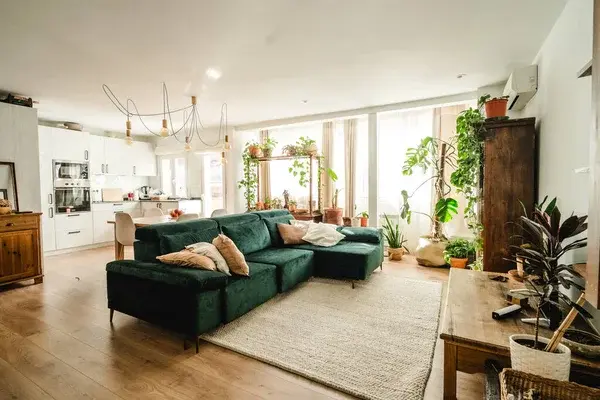 Nowocześnie urządzony salon w mieszkaniu